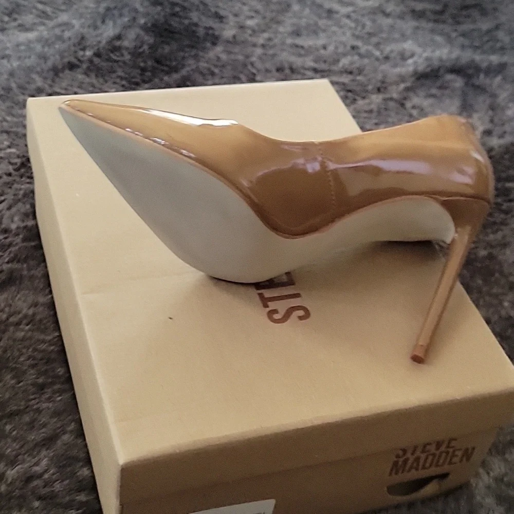 Sz 6 Steve Madden Color Camel Patent - Picture 3 of 3